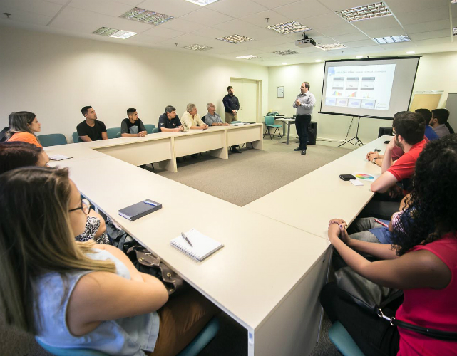 Empresários estiveram reunidos na palestra Gerenciamento de Cores para Aplicações Industriais (Foto: Fabiano Veneza)