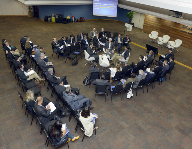 Encontro contou com discussões em grupo sobre desafios e projetos a serem desenvolvidos em áreas específicas, como infraestrutura, recursos humanos, tecnologia, aplicação nas cadeias produtivas e regulação (Foto: Renata Mello)